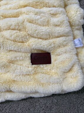 Comfrt buttercream Plush Throw Blanket